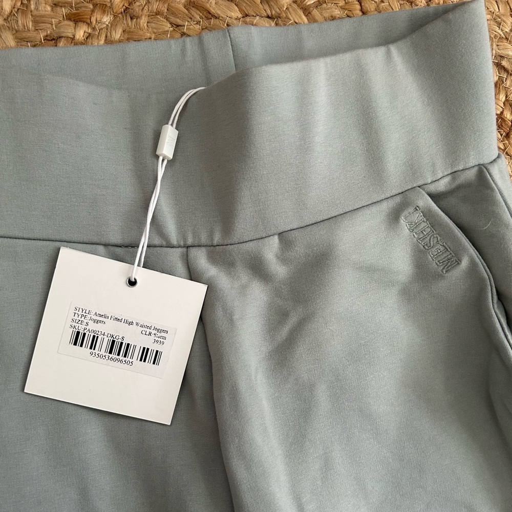 NWT MESHKI Amelia fitted high waisted joggers in sage green, size Sm